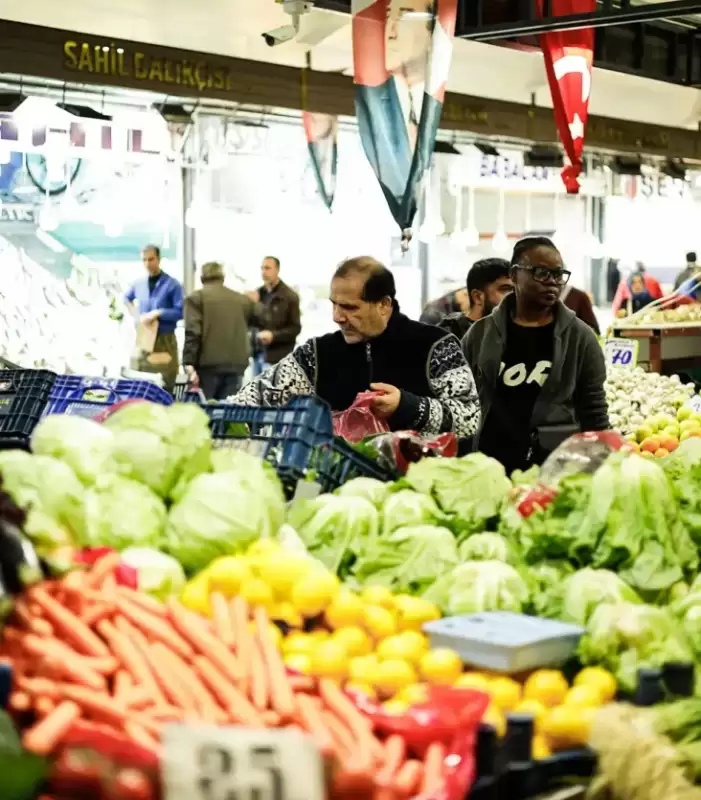 Organic farms avoid toxic inputs, improve soil health, grow clean, sustainable food that supports nature.