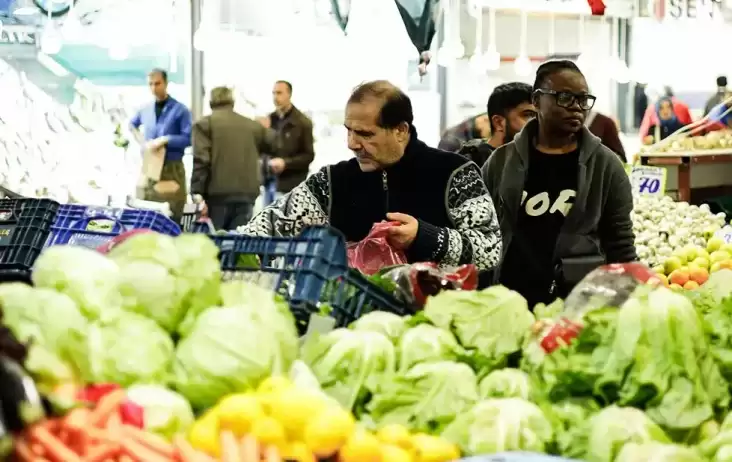 Organic farms avoid toxic inputs, improve soil health, grow clean, sustainable food that supports nature.