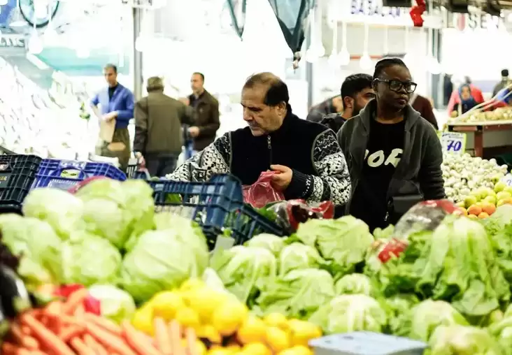 Organic farms avoid toxic inputs, improve soil health, grow clean, sustainable food that supports nature.